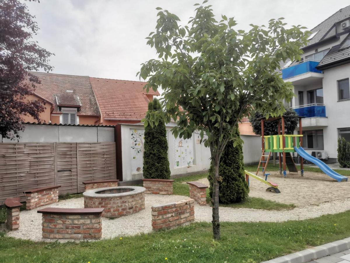 Szabo Apartman Шарвар Экстерьер фото
