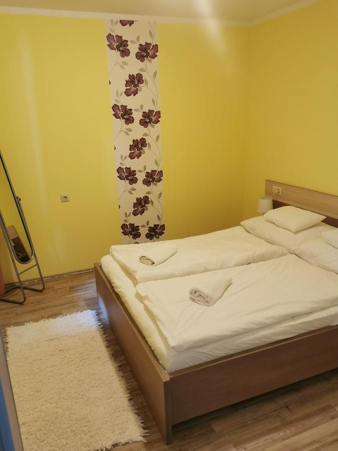 Szabo Apartman Шарвар Экстерьер фото