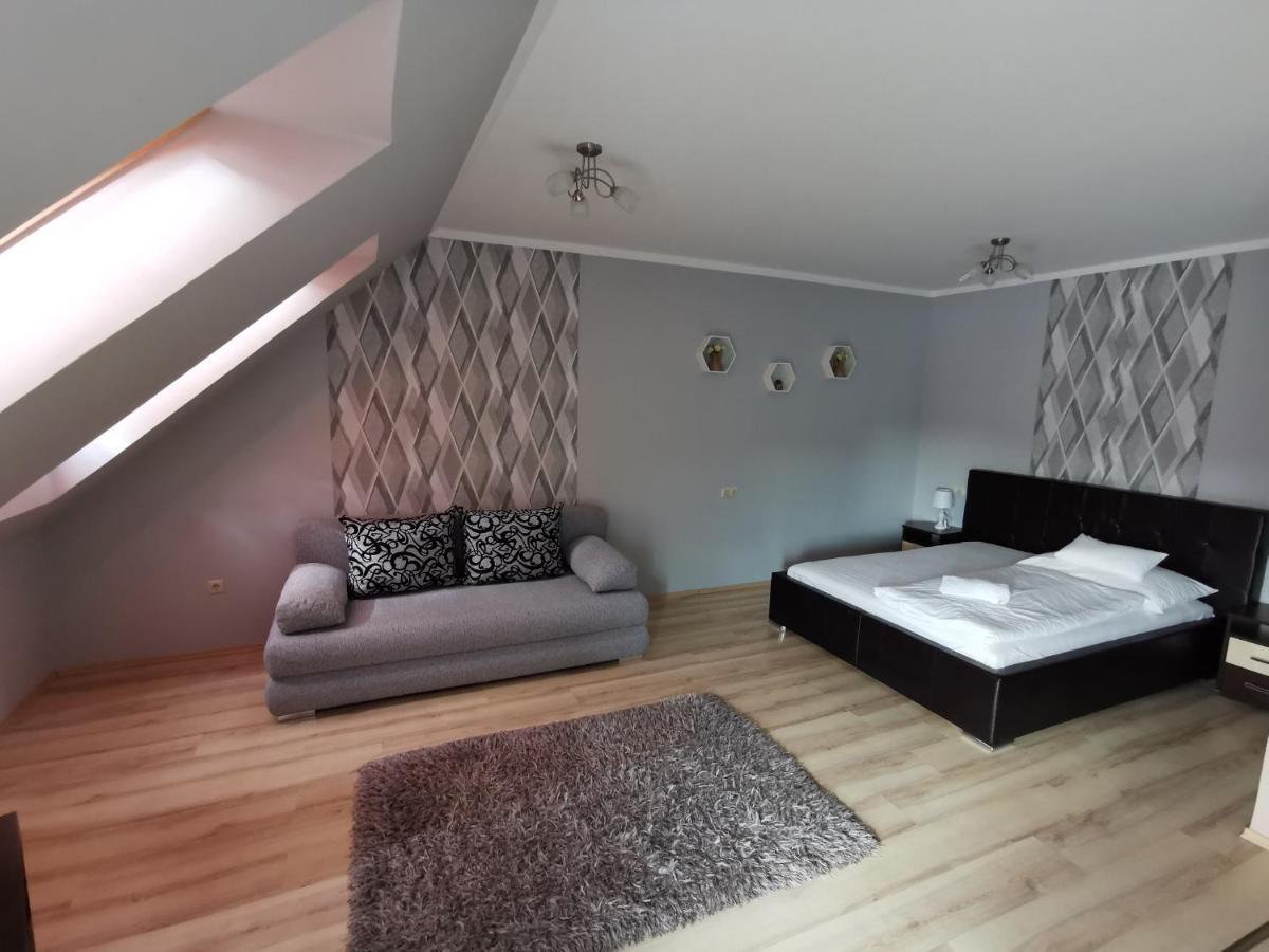 Szabo Apartman Шарвар Экстерьер фото